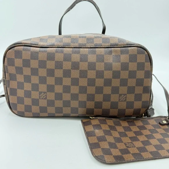 Checkered Brown Tote Bag with Pouch - Picture 5 of 10